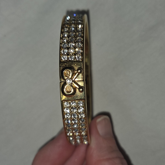 BETSY JOHNSON Gold Bracelet With Rhinestones And Bow With Magnetic Close - Picture 12 of 13